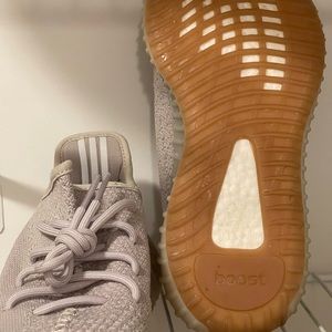 Yeezy adidas Yeezy Boost 350 V2
Sesame